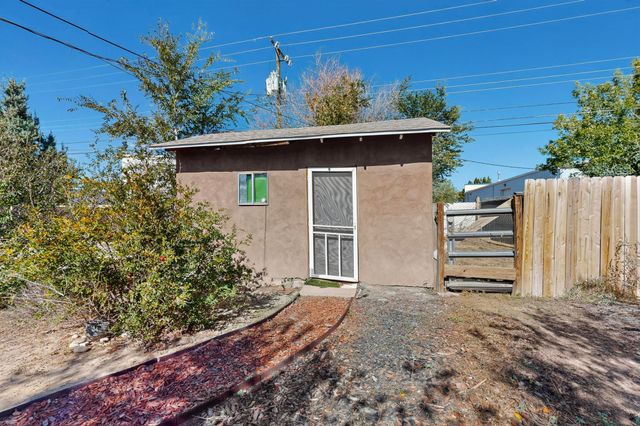 165 Hilton Avenue NW, Albuquerque, NM 87107