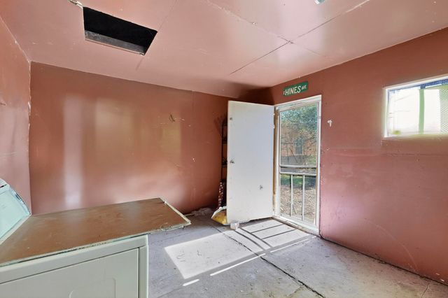 165 Hilton Avenue NW, Albuquerque, NM 87107