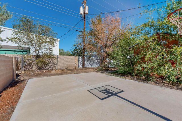 165 Hilton Avenue NW, Albuquerque, NM 87107