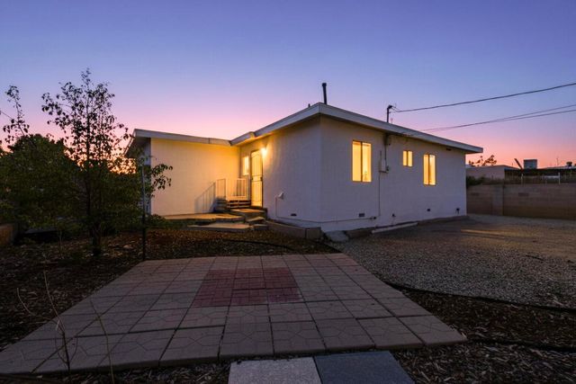 165 Hilton Avenue NW, Albuquerque, NM 87107