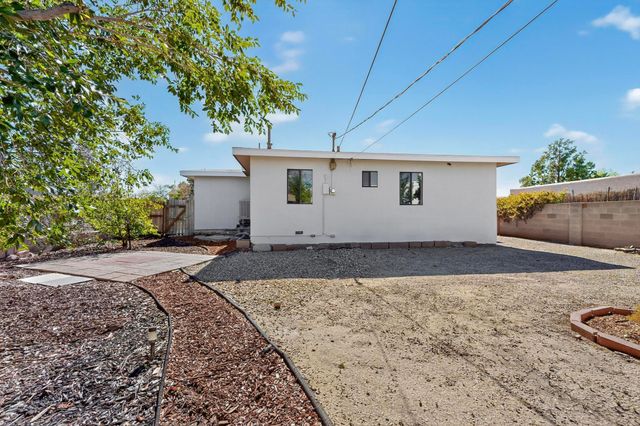 165 Hilton Avenue NW, Albuquerque, NM 87107