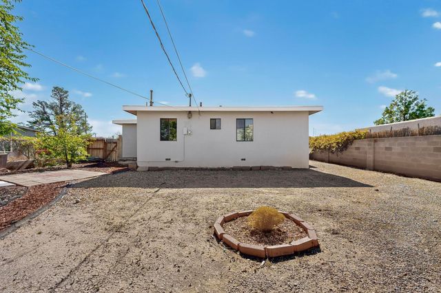 165 Hilton Avenue NW, Albuquerque, NM 87107