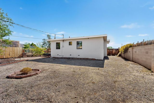 165 Hilton Avenue NW, Albuquerque, NM 87107