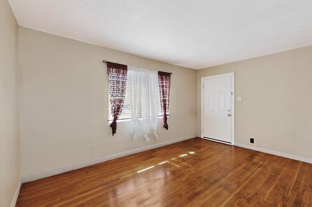 165 Hilton Avenue NW, Albuquerque, NM 87107