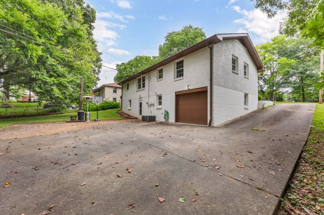 426 Seay Ct, Clarksville, TN 37043
