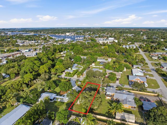 5028 SE Driftwood Avenue, Stuart, FL 34997