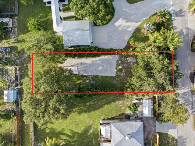 5028 SE Driftwood Avenue, Stuart, FL 34997