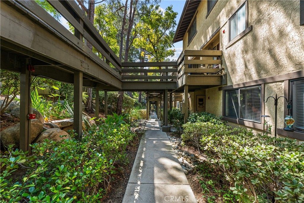 1052 Seco 104, Pasadena, CA 91103 — exterior