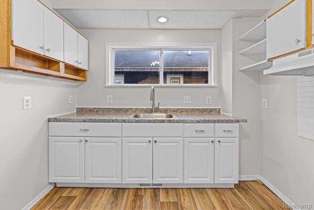 93 Poplar Avenue, Pontiac, MI 48342