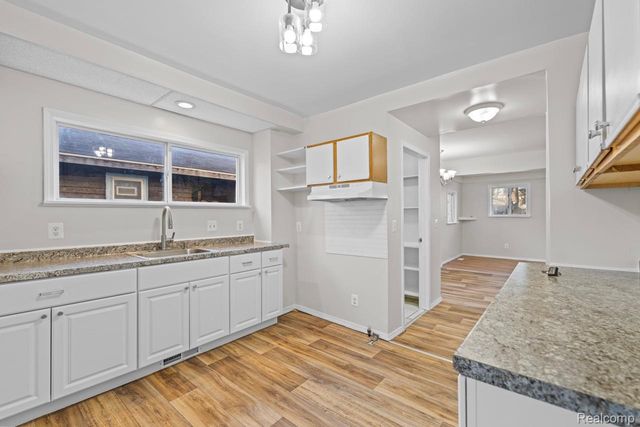 93 Poplar Avenue, Pontiac, MI 48342