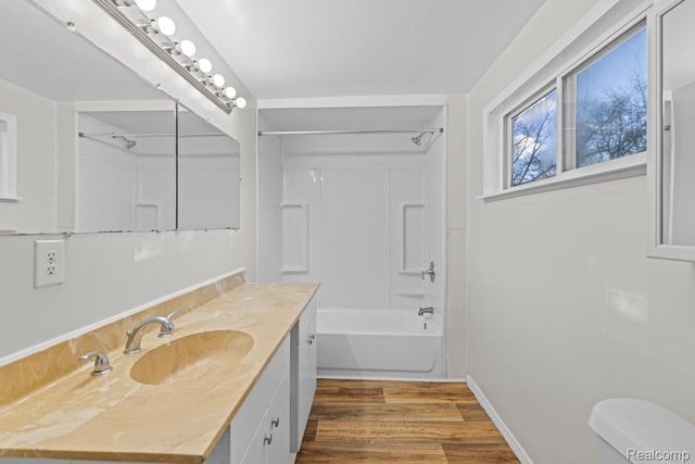 93 Poplar Avenue, Pontiac, MI 48342