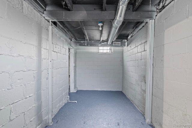 93 Poplar Avenue, Pontiac, MI 48342