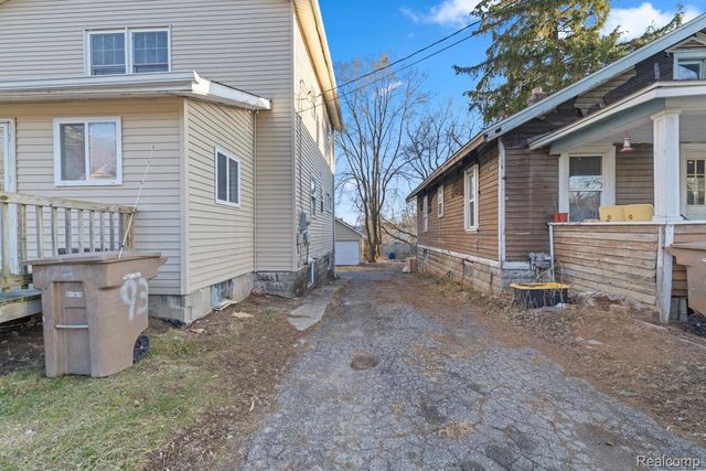 93 Poplar Avenue, Pontiac, MI 48342