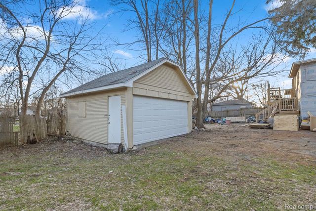 93 Poplar Avenue, Pontiac, MI 48342