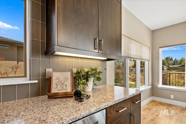 201 W Thornberry Dr, Boise, ID 83702