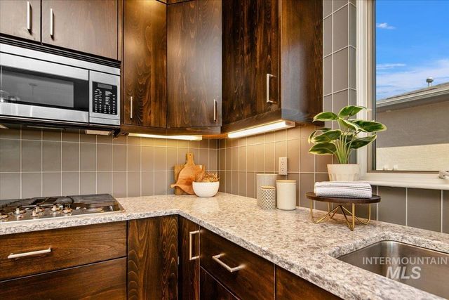 201 W Thornberry Dr, Boise, ID 83702