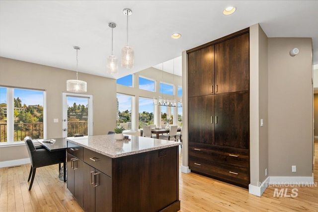 201 W Thornberry Dr, Boise, ID 83702