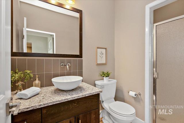 201 W Thornberry Dr, Boise, ID 83702