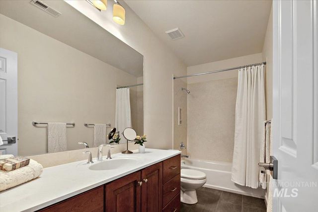 201 W Thornberry Dr, Boise, ID 83702