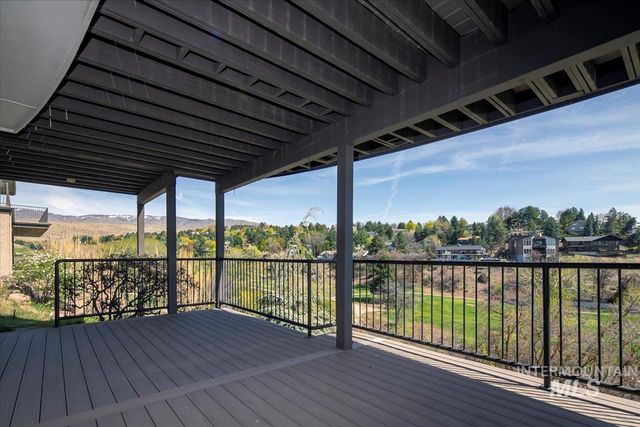 201 W Thornberry Dr, Boise, ID 83702