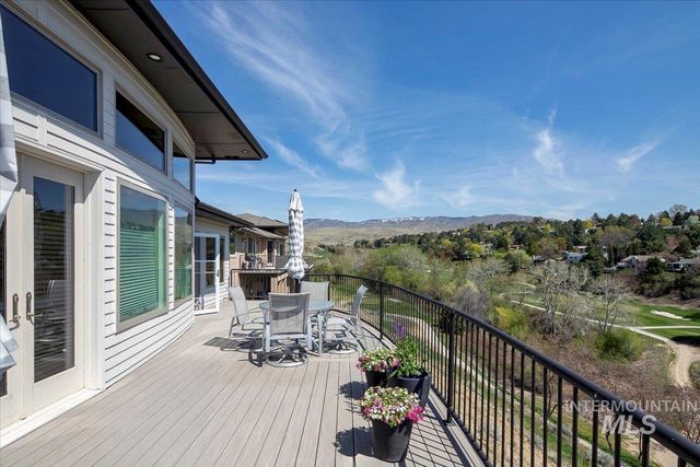 201 W Thornberry Dr, Boise, ID 83702