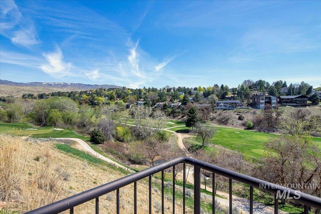 201 W Thornberry Dr, Boise, ID 83702
