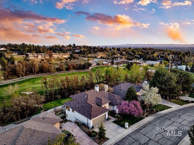 201 W Thornberry Dr, Boise, ID 83702