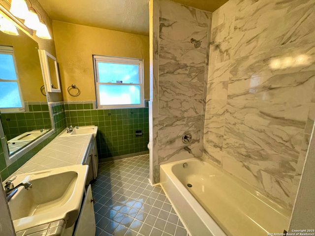 335 SARATOGA DR, San Antonio, TX 78213