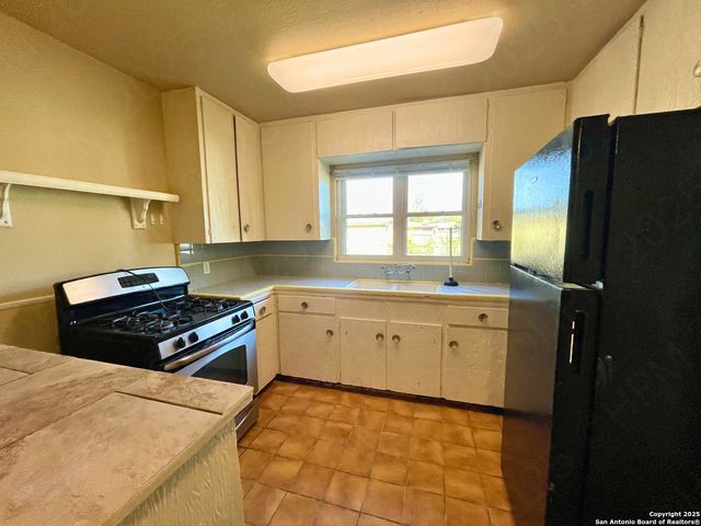 335 SARATOGA DR, San Antonio, TX 78213