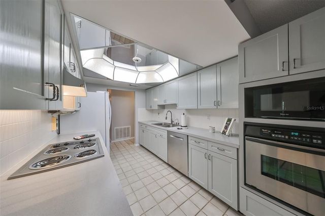 1601 WOODMAR DRIVE, Sun City Center, FL 33573