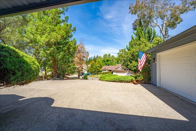 2971 Windsor Ct, Rescue, CA 95672
