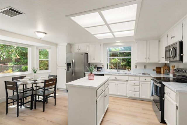 2971 Windsor Ct, Rescue, CA 95672