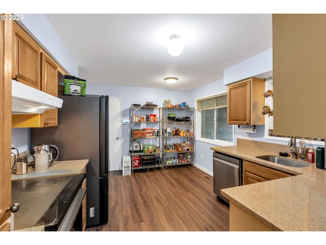 1320 Sw 31ST St, Gresham, OR 97080