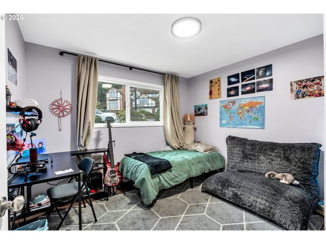 1320 Sw 31ST St, Gresham, OR 97080