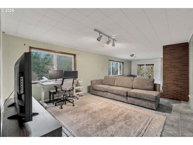 1320 Sw 31ST St, Gresham, OR 97080