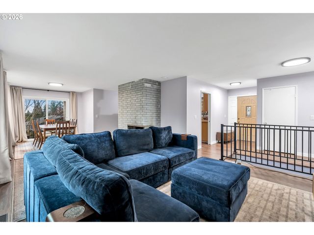 1320 Sw 31ST St, Gresham, OR 97080