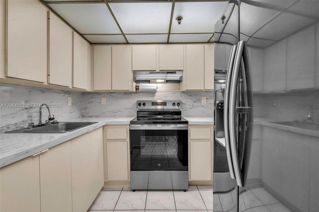 5249 NW 7th Street 416, Miami, FL 33126