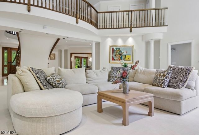 830 W Shore Dr, Kinnelon Boro, NJ 07405