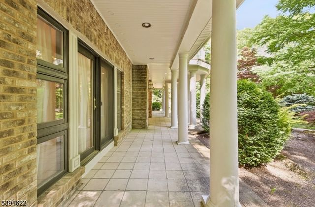 830 W Shore Dr, Kinnelon Boro, NJ 07405