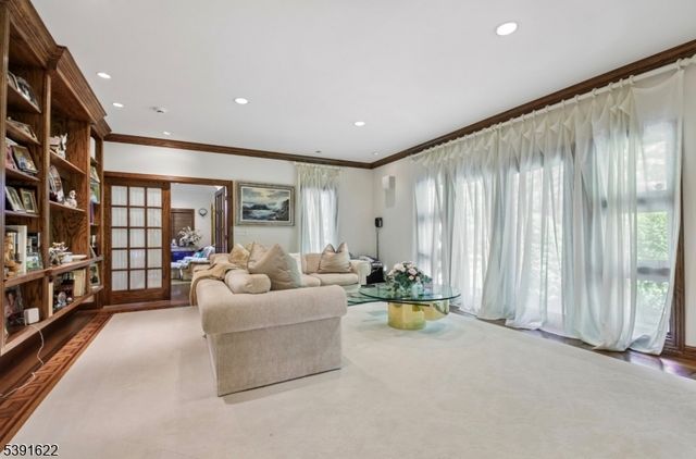 830 W Shore Dr, Kinnelon Boro, NJ 07405