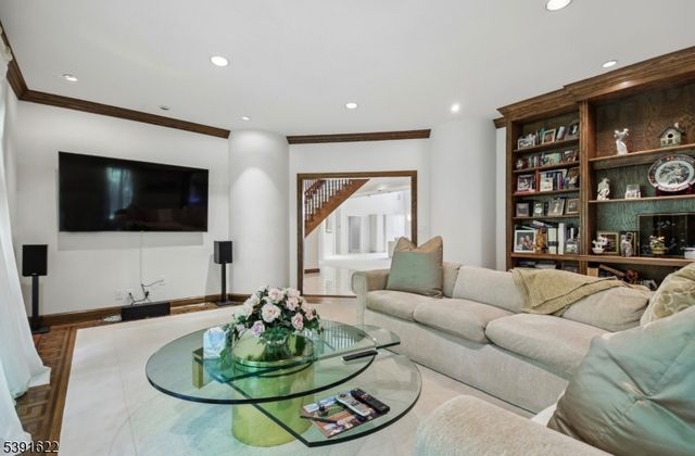 830 W Shore Dr, Kinnelon Boro, NJ 07405