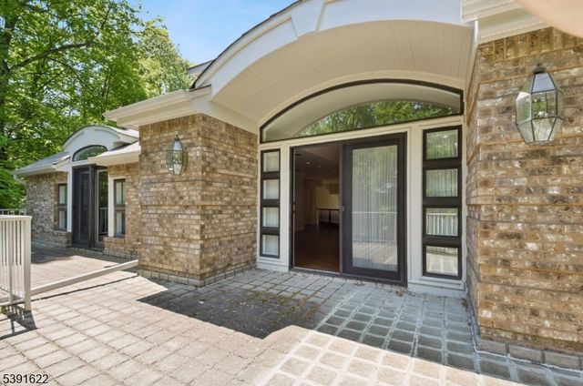830 W Shore Dr, Kinnelon Boro, NJ 07405