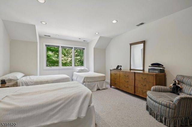 830 W Shore Dr, Kinnelon Boro, NJ 07405
