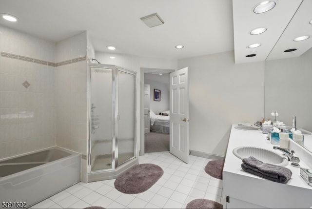 830 W Shore Dr, Kinnelon Boro, NJ 07405