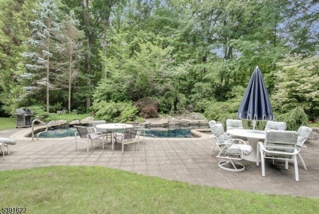 830 W Shore Dr, Kinnelon Boro, NJ 07405