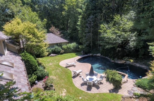 830 W Shore Dr, Kinnelon Boro, NJ 07405