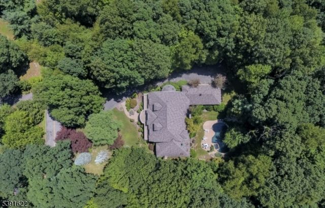 830 W Shore Dr, Kinnelon Boro, NJ 07405