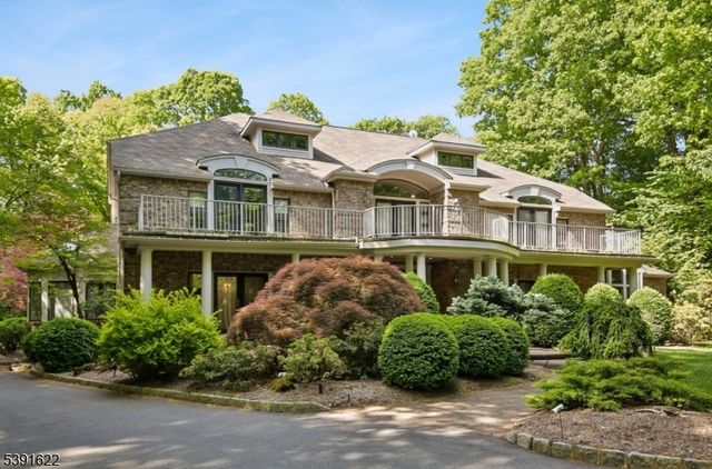 830 W Shore Dr, Kinnelon Boro, NJ 07405