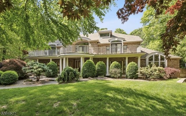 830 W Shore Dr, Kinnelon Boro, NJ 07405