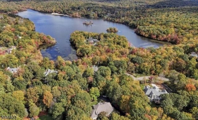830 W Shore Dr, Kinnelon Boro, NJ 07405